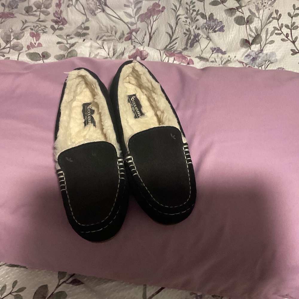 Koolaburra Black Faux-Shearling Lined Moccasin Slippers